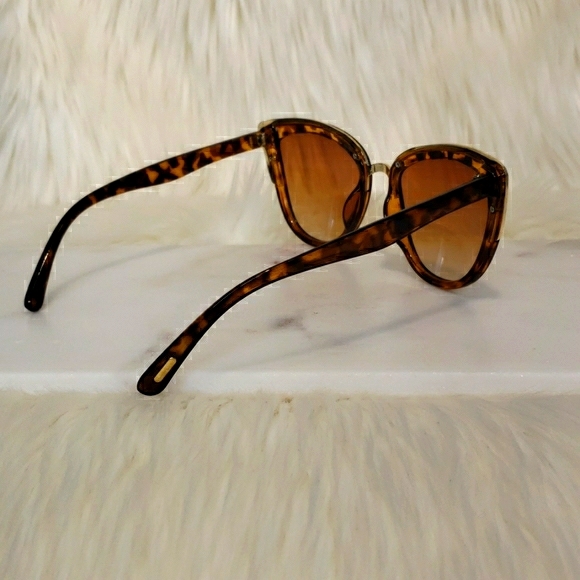 New Leopard Cateye Sunglasses with Gold Accents - Picture 7 of 7